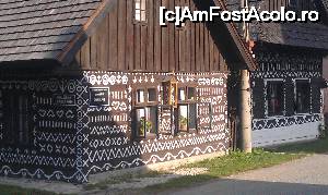 [P07] Casă din lemn cu ornamente din satul Cicmany (60 km de Zilina), Slovacia.  » foto by traian.leuca †
 - 
<span class="allrVoted glyphicon glyphicon-heart hidden" id="av679943"></span>
<a class="m-l-10 hidden" id="sv679943" onclick="voting_Foto_DelVot(,679943,14933)" role="button">șterge vot <span class="glyphicon glyphicon-remove"></span></a>
<a id="v9679943" class=" c-red"  onclick="voting_Foto_SetVot(679943)" role="button"><span class="glyphicon glyphicon-heart-empty"></span> <b>LIKE</b> = Votează poza</a> <img class="hidden"  id="f679943W9" src="/imagini/loader.gif" border="0" /><span class="AjErrMes hidden" id="e679943ErM"></span>