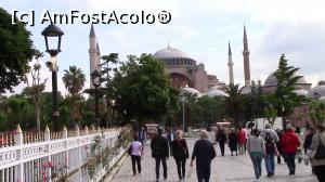 [P20] Turiști români pe artera care duce la Hagia Sofia.  » foto by ovidiuyepi
 - 
<span class="allrVoted glyphicon glyphicon-heart hidden" id="av788663"></span>
<a class="m-l-10 hidden" id="sv788663" onclick="voting_Foto_DelVot(,788663,14995)" role="button">șterge vot <span class="glyphicon glyphicon-remove"></span></a>
<a id="v9788663" class=" c-red"  onclick="voting_Foto_SetVot(788663)" role="button"><span class="glyphicon glyphicon-heart-empty"></span> <b>LIKE</b> = Votează poza</a> <img class="hidden"  id="f788663W9" src="/imagini/loader.gif" border="0" /><span class="AjErrMes hidden" id="e788663ErM"></span>