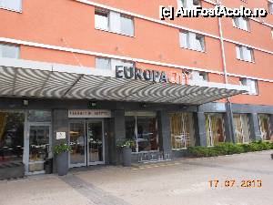[P01] Vilnius - Hotel Europa City, intrarea principală.  » foto by iulianic
 - 
<span class="allrVoted glyphicon glyphicon-heart hidden" id="av458522"></span>
<a class="m-l-10 hidden" id="sv458522" onclick="voting_Foto_DelVot(,458522,15161)" role="button">șterge vot <span class="glyphicon glyphicon-remove"></span></a>
<a id="v9458522" class=" c-red"  onclick="voting_Foto_SetVot(458522)" role="button"><span class="glyphicon glyphicon-heart-empty"></span> <b>LIKE</b> = Votează poza</a> <img class="hidden"  id="f458522W9" src="/imagini/loader.gif" border="0" /><span class="AjErrMes hidden" id="e458522ErM"></span>