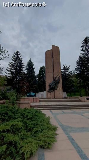 [P04] Velingrad, prin oraș. Monumentul ostașilor (și osuar) » foto by Dragoș_MD
 - 
<span class="allrVoted glyphicon glyphicon-heart hidden" id="av1466788"></span>
<a class="m-l-10 hidden" id="sv1466788" onclick="voting_Foto_DelVot(,1466788,15301)" role="button">șterge vot <span class="glyphicon glyphicon-remove"></span></a>
<a id="v91466788" class=" c-red"  onclick="voting_Foto_SetVot(1466788)" role="button"><span class="glyphicon glyphicon-heart-empty"></span> <b>LIKE</b> = Votează poza</a> <img class="hidden"  id="f1466788W9" src="/imagini/loader.gif" border="0" /><span class="AjErrMes hidden" id="e1466788ErM"></span>