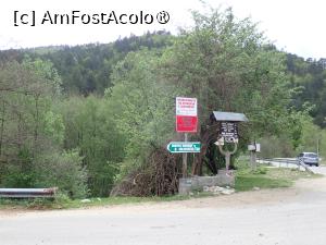 [P64] Peștera Lepenița, alte panouri indicatoare spre „locul faptei” » foto by Dragoș_MD
 - 
<span class="allrVoted glyphicon glyphicon-heart hidden" id="av1467022"></span>
<a class="m-l-10 hidden" id="sv1467022" onclick="voting_Foto_DelVot(,1467022,15301)" role="button">șterge vot <span class="glyphicon glyphicon-remove"></span></a>
<a id="v91467022" class=" c-red"  onclick="voting_Foto_SetVot(1467022)" role="button"><span class="glyphicon glyphicon-heart-empty"></span> <b>LIKE</b> = Votează poza</a> <img class="hidden"  id="f1467022W9" src="/imagini/loader.gif" border="0" /><span class="AjErrMes hidden" id="e1467022ErM"></span>