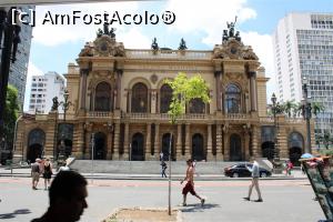 [P01] Sao Paulo, Teatro Municipal, se văd cele două grupuri statuare, cele două terase cu statui și cele două intrări cu coloane în forma lui Atlas...  » foto by mprofeanu
 - 
<span class="allrVoted glyphicon glyphicon-heart hidden" id="av1058561"></span>
<a class="m-l-10 hidden" id="sv1058561" onclick="voting_Foto_DelVot(,1058561,15313)" role="button">șterge vot <span class="glyphicon glyphicon-remove"></span></a>
<a id="v91058561" class=" c-red"  onclick="voting_Foto_SetVot(1058561)" role="button"><span class="glyphicon glyphicon-heart-empty"></span> <b>LIKE</b> = Votează poza</a> <img class="hidden"  id="f1058561W9" src="/imagini/loader.gif" border="0" /><span class="AjErrMes hidden" id="e1058561ErM"></span>