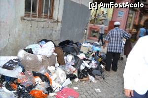 [P01] Venind in spatele mallului Demiroren. Hotelul e imediat dupa colt, in stanga. De la aceasta pubela in aer liber se aprovizionau zilnic fel de fel de hipioti si “connoisseuri”.  :)  » foto by TraianS
 - 
<span class="allrVoted glyphicon glyphicon-heart hidden" id="av470202"></span>
<a class="m-l-10 hidden" id="sv470202" onclick="voting_Foto_DelVot(,470202,15476)" role="button">șterge vot <span class="glyphicon glyphicon-remove"></span></a>
<a id="v9470202" class=" c-red"  onclick="voting_Foto_SetVot(470202)" role="button"><span class="glyphicon glyphicon-heart-empty"></span> <b>LIKE</b> = Votează poza</a> <img class="hidden"  id="f470202W9" src="/imagini/loader.gif" border="0" /><span class="AjErrMes hidden" id="e470202ErM"></span>