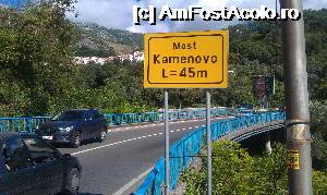 [P01] Din partea din faţă a acestui pod (viaduct), se face un mic drum către Apartaments Dragovic, Sveti Stefan, Muntenegru.  » foto by traian.leuca †
 - 
<span class="allrVoted glyphicon glyphicon-heart hidden" id="av480236"></span>
<a class="m-l-10 hidden" id="sv480236" onclick="voting_Foto_DelVot(,480236,15683)" role="button">șterge vot <span class="glyphicon glyphicon-remove"></span></a>
<a id="v9480236" class=" c-red"  onclick="voting_Foto_SetVot(480236)" role="button"><span class="glyphicon glyphicon-heart-empty"></span> <b>LIKE</b> = Votează poza</a> <img class="hidden"  id="f480236W9" src="/imagini/loader.gif" border="0" /><span class="AjErrMes hidden" id="e480236ErM"></span>