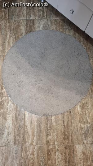 [P11] Covoraș baie nu știu dacă e curat sau murdar » foto by gasca.cezar
 - 
<span class="allrVoted glyphicon glyphicon-heart hidden" id="av1491662"></span>
<a class="m-l-10 hidden" id="sv1491662" onclick="voting_Foto_DelVot(,1491662,16103)" role="button">șterge vot <span class="glyphicon glyphicon-remove"></span></a>
<a id="v91491662" class=" c-red"  onclick="voting_Foto_SetVot(1491662)" role="button"><span class="glyphicon glyphicon-heart-empty"></span> <b>LIKE</b> = Votează poza</a> <img class="hidden"  id="f1491662W9" src="/imagini/loader.gif" border="0" /><span class="AjErrMes hidden" id="e1491662ErM"></span>