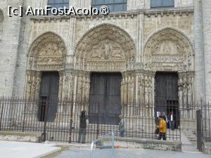 [P03] Chartres - Catedrala Notre-Dame de Chartres. Intrarea din fațada vestică. » foto by iulianic
 - 
<span class="allrVoted glyphicon glyphicon-heart hidden" id="av1441112"></span>
<a class="m-l-10 hidden" id="sv1441112" onclick="voting_Foto_DelVot(,1441112,16471)" role="button">șterge vot <span class="glyphicon glyphicon-remove"></span></a>
<a id="v91441112" class=" c-red"  onclick="voting_Foto_SetVot(1441112)" role="button"><span class="glyphicon glyphicon-heart-empty"></span> <b>LIKE</b> = Votează poza</a> <img class="hidden"  id="f1441112W9" src="/imagini/loader.gif" border="0" /><span class="AjErrMes hidden" id="e1441112ErM"></span>