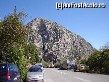 P01 [OCT-2008] Delphi- muntele dupa forma caruia asezarea si-a primit numele