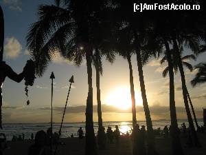 P05 [FEB-2009] Apus de soare pe Waikiki Beach. Duke Kahanamoku ne face cu mâna :) 
