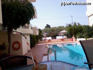 [P01] Piscina intre cele 2 corpuri de cladire - vedere de la bar » foto by Swan1
 - 
<span class="allrVoted glyphicon glyphicon-heart hidden" id="av519918"></span>
<a class="m-l-10 hidden" id="sv519918" onclick="voting_Foto_DelVot(,519918,16666)" role="button">șterge vot <span class="glyphicon glyphicon-remove"></span></a>
<a id="v9519918" class=" c-red"  onclick="voting_Foto_SetVot(519918)" role="button"><span class="glyphicon glyphicon-heart-empty"></span> <b>LIKE</b> = Votează poza</a> <img class="hidden"  id="f519918W9" src="/imagini/loader.gif" border="0" /><span class="AjErrMes hidden" id="e519918ErM"></span>