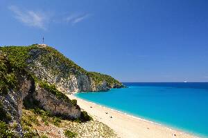 P15 [JUN-2014] O vedere cu plaja Milos care este varful de lance, alaturi de Egremni pentru insula Lefkada. Fie si numai pentru ele se merita sa bateti atata drum.