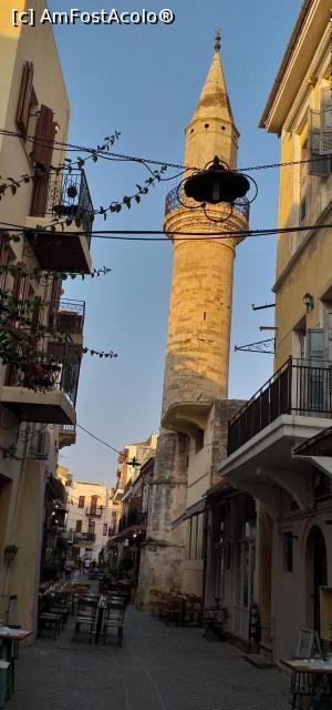 P16 [JUN-2019] Strada Chatzimichali Ntaliani care îşi expune cu mândrie frumosul minaret al unei moschei nefuncţionale