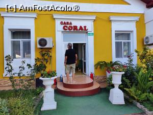 [P15] Casa Coral; intrarea în pensiune » foto by crismis
 - 
<span class="allrVoted glyphicon glyphicon-heart hidden" id="av1499826"></span>
<a class="m-l-10 hidden" id="sv1499826" onclick="voting_Foto_DelVot(,1499826,17088)" role="button">șterge vot <span class="glyphicon glyphicon-remove"></span></a>
<a id="v91499826" class=" c-red"  onclick="voting_Foto_SetVot(1499826)" role="button"><span class="glyphicon glyphicon-heart-empty"></span> <b>LIKE</b> = Votează poza</a> <img class="hidden"  id="f1499826W9" src="/imagini/loader.gif" border="0" /><span class="AjErrMes hidden" id="e1499826ErM"></span>