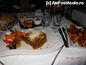 [P07] Castello Restaurant - Musaca garnisită cu legume şi cartofi prăjiţi.  » foto by iulianic
 - 
<span class="allrVoted glyphicon glyphicon-heart hidden" id="av678778"></span>
<a class="m-l-10 hidden" id="sv678778" onclick="voting_Foto_DelVot(,678778,17099)" role="button">șterge vot <span class="glyphicon glyphicon-remove"></span></a>
<a id="v9678778" class=" c-red"  onclick="voting_Foto_SetVot(678778)" role="button"><span class="glyphicon glyphicon-heart-empty"></span> <b>LIKE</b> = Votează poza</a> <img class="hidden"  id="f678778W9" src="/imagini/loader.gif" border="0" /><span class="AjErrMes hidden" id="e678778ErM"></span>