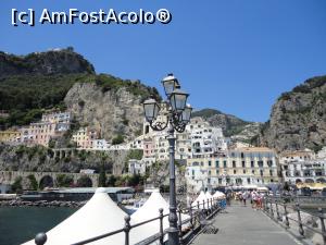P08 [JUN-2019] Amalfi, vedere de pe digul care duce spre oraș. 
