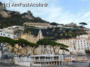 P11 [FEB-2020] De pe plaja din Amalfi privind în sus, spre Cimitero Monumentale