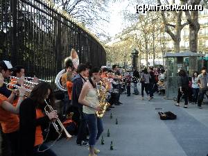 [P13] Paris France - Plimbare si vizitare Jardin du Luxembourg. In mai multe locuri prin Paris intalneai tineri cantand la diverse instrumente. Deosebit.  » foto by vega06
 - 
<span class="allrVoted glyphicon glyphicon-heart hidden" id="av574612"></span>
<a class="m-l-10 hidden" id="sv574612" onclick="voting_Foto_DelVot(,574612,17729)" role="button">șterge vot <span class="glyphicon glyphicon-remove"></span></a>
<a id="v9574612" class=" c-red"  onclick="voting_Foto_SetVot(574612)" role="button"><span class="glyphicon glyphicon-heart-empty"></span> <b>LIKE</b> = Votează poza</a> <img class="hidden"  id="f574612W9" src="/imagini/loader.gif" border="0" /><span class="AjErrMes hidden" id="e574612ErM"></span>