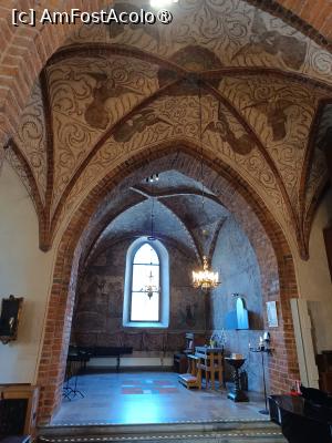 [P27] Uppsala, Biserica Sfânta Treime, Capela Maria pictată... » foto by mprofeanu
 - 
<span class="allrVoted glyphicon glyphicon-heart hidden" id="av1513403"></span>
<a class="m-l-10 hidden" id="sv1513403" onclick="voting_Foto_DelVot(,1513403,17905)" role="button">șterge vot <span class="glyphicon glyphicon-remove"></span></a>
<a id="v91513403" class=" c-red"  onclick="voting_Foto_SetVot(1513403)" role="button"><span class="glyphicon glyphicon-heart-empty"></span> <b>LIKE</b> = Votează poza</a> <img class="hidden"  id="f1513403W9" src="/imagini/loader.gif" border="0" /><span class="AjErrMes hidden" id="e1513403ErM"></span>