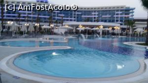 P19 [JUN-2015] Sueno Deluxe Belek - o parte din piscina principală şi hotelul