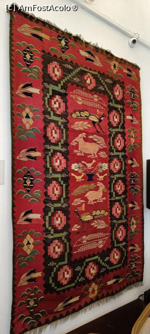 [P15] Scoarță oltenească cu iepuri și păuni (secolul al XIX-lea). » foto by tata123 🔱
 - 
<span class="allrVoted glyphicon glyphicon-heart hidden" id="av1507017"></span>
<a class="m-l-10 hidden" id="sv1507017" onclick="voting_Foto_DelVot(,1507017,18120)" role="button">șterge vot <span class="glyphicon glyphicon-remove"></span></a>
<a id="v91507017" class=" c-red"  onclick="voting_Foto_SetVot(1507017)" role="button"><span class="glyphicon glyphicon-heart-empty"></span> <b>LIKE</b> = Votează poza</a> <img class="hidden"  id="f1507017W9" src="/imagini/loader.gif" border="0" /><span class="AjErrMes hidden" id="e1507017ErM"></span>