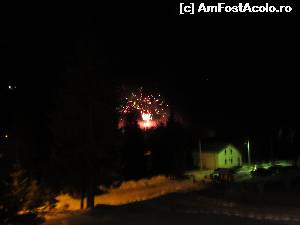 [P05] Serbarile Zapezii Vartop 2015-focuri de artificii vazute din curtea pensiunii » foto by luciaoradea
 - 
<span class="allrVoted glyphicon glyphicon-heart hidden" id="av599622"></span>
<a class="m-l-10 hidden" id="sv599622" onclick="voting_Foto_DelVot(,599622,18142)" role="button">șterge vot <span class="glyphicon glyphicon-remove"></span></a>
<a id="v9599622" class=" c-red"  onclick="voting_Foto_SetVot(599622)" role="button"><span class="glyphicon glyphicon-heart-empty"></span> <b>LIKE</b> = Votează poza</a> <img class="hidden"  id="f599622W9" src="/imagini/loader.gif" border="0" /><span class="AjErrMes hidden" id="e599622ErM"></span>