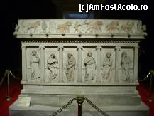 [P25] Sarcofagul Bocitoarelor. Acest sarcofag apartine Regelui Straton din Sidon, care a murit in c 360 i.hr.. Femeile care-l plang, probabil ca faceau parte din haremul lui. Sus se vede procesiunea cortegiului funerar. In dreapta sunt doi cai care urmau sa fie sacrificati. » foto by TraianS
 - 
<span class="allrVoted glyphicon glyphicon-heart hidden" id="av330568"></span>
<a class="m-l-10 hidden" id="sv330568" onclick="voting_Foto_DelVot(,330568,18404)" role="button">șterge vot <span class="glyphicon glyphicon-remove"></span></a>
<a id="v9330568" class=" c-red"  onclick="voting_Foto_SetVot(330568)" role="button"><span class="glyphicon glyphicon-heart-empty"></span> <b>LIKE</b> = Votează poza</a> <img class="hidden"  id="f330568W9" src="/imagini/loader.gif" border="0" /><span class="AjErrMes hidden" id="e330568ErM"></span>