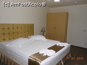 [P06] Hotel Diamond - Cinciș. Patul matrimonial din camera 2001.  » foto by iulianic
 - 
<span class="allrVoted glyphicon glyphicon-heart hidden" id="av724490"></span>
<a class="m-l-10 hidden" id="sv724490" onclick="voting_Foto_DelVot(,724490,18505)" role="button">șterge vot <span class="glyphicon glyphicon-remove"></span></a>
<a id="v9724490" class=" c-red"  onclick="voting_Foto_SetVot(724490)" role="button"><span class="glyphicon glyphicon-heart-empty"></span> <b>LIKE</b> = Votează poza</a> <img class="hidden"  id="f724490W9" src="/imagini/loader.gif" border="0" /><span class="AjErrMes hidden" id="e724490ErM"></span>