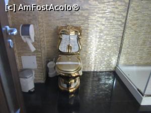 [P09] WC tip vila Ceausescu » foto by Michi
 - 
<span class="allrVoted glyphicon glyphicon-heart hidden" id="av723843"></span>
<a class="m-l-10 hidden" id="sv723843" onclick="voting_Foto_DelVot(,723843,18505)" role="button">șterge vot <span class="glyphicon glyphicon-remove"></span></a>
<a id="v9723843" class=" c-red"  onclick="voting_Foto_SetVot(723843)" role="button"><span class="glyphicon glyphicon-heart-empty"></span> <b>LIKE</b> = Votează poza</a> <img class="hidden"  id="f723843W9" src="/imagini/loader.gif" border="0" /><span class="AjErrMes hidden" id="e723843ErM"></span>