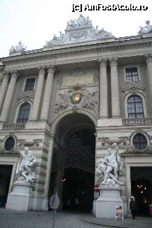 [P01] Palatul Hofburg- intrarea » foto by luciaoradea
 - 
<span class="allrVoted glyphicon glyphicon-heart hidden" id="av219834"></span>
<a class="m-l-10 hidden" id="sv219834" onclick="voting_Foto_DelVot(,219834,18854)" role="button">șterge vot <span class="glyphicon glyphicon-remove"></span></a>
<a id="v9219834" class=" c-red"  onclick="voting_Foto_SetVot(219834)" role="button"><span class="glyphicon glyphicon-heart-empty"></span> <b>LIKE</b> = Votează poza</a> <img class="hidden"  id="f219834W9" src="/imagini/loader.gif" border="0" /><span class="AjErrMes hidden" id="e219834ErM"></span>