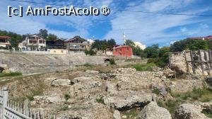 [P15] Dincolo de ziduri am descoperit ruinele amfiteatrului roman, unul dintre cele mai mari amfiteatre din Peninsula Balcanica, ridicat in secolul al II-lea i.Hr, cu o capacitate de circa 20000 locuri. » foto by geani anto
 - 
<span class="allrVoted glyphicon glyphicon-heart hidden" id="av1530830"></span>
<a class="m-l-10 hidden" id="sv1530830" onclick="voting_Foto_DelVot(,1530830,19306)" role="button">șterge vot <span class="glyphicon glyphicon-remove"></span></a>
<a id="v91530830" class=" c-red"  onclick="voting_Foto_SetVot(1530830)" role="button"><span class="glyphicon glyphicon-heart-empty"></span> <b>LIKE</b> = Votează poza</a> <img class="hidden"  id="f1530830W9" src="/imagini/loader.gif" border="0" /><span class="AjErrMes hidden" id="e1530830ErM"></span>