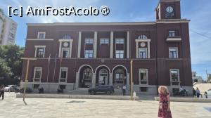 [P23] Primaria orasului Durres, construita in 1929, cu o fatada decorata cu reliefuri in forma de medalion care au ca simboluri, o corabie cu panze si un manunchi de spice de grau. La etajul al III-lea al cladirii se afla un turn de forma cubica ce gazduieste Ceasul orasului. » foto by geani anto
 - 
<span class="allrVoted glyphicon glyphicon-heart hidden" id="av1530838"></span>
<a class="m-l-10 hidden" id="sv1530838" onclick="voting_Foto_DelVot(,1530838,19306)" role="button">șterge vot <span class="glyphicon glyphicon-remove"></span></a>
<a id="v91530838" class=" c-red"  onclick="voting_Foto_SetVot(1530838)" role="button"><span class="glyphicon glyphicon-heart-empty"></span> <b>LIKE</b> = Votează poza</a> <img class="hidden"  id="f1530838W9" src="/imagini/loader.gif" border="0" /><span class="AjErrMes hidden" id="e1530838ErM"></span>