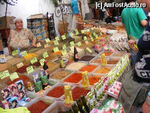 P03 [SEP-2012] La intrare in bazar, o portiune 'alocata ' condimentelor, prod. alimentare, delicateselor, precum si a legumelor. 