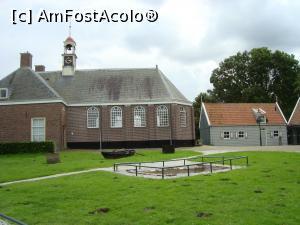 P05 [AUG-2017] Insula secretă e primul obiectiv Unesco al Olandei... suntem în terpul Middlebuurt-singurul sat care a fost conservat... biserica Enseerk e la mijloc și e monument național. 