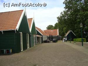P09 [AUG-2017] Case din lemn de pescari reconstituite în curtea muzeului în stilul zonei Zuidersee. 