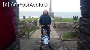 P13 [SEP-2016] Cu nepotul pe faleza din oraşul Aberystwyth, Ţara Galilor. 