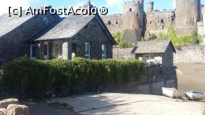 [P03] O casă de pescari lângă Castelul Conwy din oraşul medieval Conwy, Ţara Galilor.  » foto by traian.leuca †
 - 
<span class="allrVoted glyphicon glyphicon-heart hidden" id="av827670"></span>
<a class="m-l-10 hidden" id="sv827670" onclick="voting_Foto_DelVot(,827670,19690)" role="button">șterge vot <span class="glyphicon glyphicon-remove"></span></a>
<a id="v9827670" class=" c-red"  onclick="voting_Foto_SetVot(827670)" role="button"><span class="glyphicon glyphicon-heart-empty"></span> <b>LIKE</b> = Votează poza</a> <img class="hidden"  id="f827670W9" src="/imagini/loader.gif" border="0" /><span class="AjErrMes hidden" id="e827670ErM"></span>