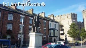 [P04] Statuia lui Lloyd George, prim-ministrul Marii Britanii în primul Război Mondial din Piaţa Castelului în oraşul Caernarfon, Ţara Galilor. » foto by traian.leuca †
 - 
<span class="allrVoted glyphicon glyphicon-heart hidden" id="av838115"></span>
<a class="m-l-10 hidden" id="sv838115" onclick="voting_Foto_DelVot(,838115,19690)" role="button">șterge vot <span class="glyphicon glyphicon-remove"></span></a>
<a id="v9838115" class=" c-red"  onclick="voting_Foto_SetVot(838115)" role="button"><span class="glyphicon glyphicon-heart-empty"></span> <b>LIKE</b> = Votează poza</a> <img class="hidden"  id="f838115W9" src="/imagini/loader.gif" border="0" /><span class="AjErrMes hidden" id="e838115ErM"></span>