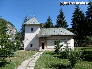 [P02] Biserica Bamolnița ,,Sf. Nicolae'', situată în spatele mănăstirii Polovragi.  » foto by Safta Radu
 - 
<span class="allrVoted glyphicon glyphicon-heart hidden" id="av638092"></span>
<a class="m-l-10 hidden" id="sv638092" onclick="voting_Foto_DelVot(,638092,19874)" role="button">șterge vot <span class="glyphicon glyphicon-remove"></span></a>
<a id="v9638092" class=" c-red"  onclick="voting_Foto_SetVot(638092)" role="button"><span class="glyphicon glyphicon-heart-empty"></span> <b>LIKE</b> = Votează poza</a> <img class="hidden"  id="f638092W9" src="/imagini/loader.gif" border="0" /><span class="AjErrMes hidden" id="e638092ErM"></span>