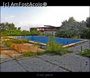 [P03] Piscina unui dintre hotelurile închise in nordul staţiunii Eforie Sud.  » foto by cod_gabriel
 - 
<span class="allrVoted glyphicon glyphicon-heart hidden" id="av824145"></span>
<a class="m-l-10 hidden" id="sv824145" onclick="voting_Foto_DelVot(,824145,19965)" role="button">șterge vot <span class="glyphicon glyphicon-remove"></span></a>
<a id="v9824145" class=" c-red"  onclick="voting_Foto_SetVot(824145)" role="button"><span class="glyphicon glyphicon-heart-empty"></span> <b>LIKE</b> = Votează poza</a> <img class="hidden"  id="f824145W9" src="/imagini/loader.gif" border="0" /><span class="AjErrMes hidden" id="e824145ErM"></span>