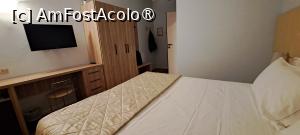 [P10] Hotel Re Enzo, privind dinspre pat către birou și dulapul de haine » foto by irinad
 - 
<span class="allrVoted glyphicon glyphicon-heart hidden" id="av1519895"></span>
<a class="m-l-10 hidden" id="sv1519895" onclick="voting_Foto_DelVot(,1519895,19987)" role="button">șterge vot <span class="glyphicon glyphicon-remove"></span></a>
<a id="v91519895" class=" c-red"  onclick="voting_Foto_SetVot(1519895)" role="button"><span class="glyphicon glyphicon-heart-empty"></span> <b>LIKE</b> = Votează poza</a> <img class="hidden"  id="f1519895W9" src="/imagini/loader.gif" border="0" /><span class="AjErrMes hidden" id="e1519895ErM"></span>