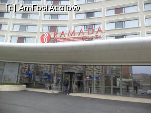 [P03] Hotel Ramada Plaza Craiova - intrare » foto by mogly
 - 
<span class="allrVoted glyphicon glyphicon-heart hidden" id="av719799"></span>
<a class="m-l-10 hidden" id="sv719799" onclick="voting_Foto_DelVot(,719799,20037)" role="button">șterge vot <span class="glyphicon glyphicon-remove"></span></a>
<a id="v9719799" class=" c-red"  onclick="voting_Foto_SetVot(719799)" role="button"><span class="glyphicon glyphicon-heart-empty"></span> <b>LIKE</b> = Votează poza</a> <img class="hidden"  id="f719799W9" src="/imagini/loader.gif" border="0" /><span class="AjErrMes hidden" id="e719799ErM"></span>