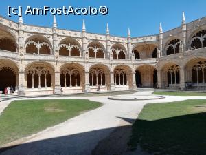 [P10] Mosteiro des Jeronimos - claustrul construit pe două niveluri in jurul unui patrulater acoperit de iarbă » foto by Mika
 - 
<span class="allrVoted glyphicon glyphicon-heart hidden" id="av1150451"></span>
<a class="m-l-10 hidden" id="sv1150451" onclick="voting_Foto_DelVot(,1150451,20047)" role="button">șterge vot <span class="glyphicon glyphicon-remove"></span></a>
<a id="v91150451" class=" c-red"  onclick="voting_Foto_SetVot(1150451)" role="button"><span class="glyphicon glyphicon-heart-empty"></span> <b>LIKE</b> = Votează poza</a> <img class="hidden"  id="f1150451W9" src="/imagini/loader.gif" border="0" /><span class="AjErrMes hidden" id="e1150451ErM"></span>