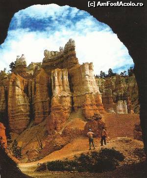P02 [JUL-2001] Red Canyon, vedere de sub arcul natural