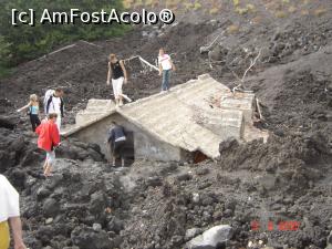 [P07] Casa ingropata in lava... pe Etna » foto by Tomi si Lili
 - 
<span class="allrVoted glyphicon glyphicon-heart hidden" id="av721478"></span>
<a class="m-l-10 hidden" id="sv721478" onclick="voting_Foto_DelVot(,721478,20054)" role="button">șterge vot <span class="glyphicon glyphicon-remove"></span></a>
<a id="v9721478" class=" c-red"  onclick="voting_Foto_SetVot(721478)" role="button"><span class="glyphicon glyphicon-heart-empty"></span> <b>LIKE</b> = Votează poza</a> <img class="hidden"  id="f721478W9" src="/imagini/loader.gif" border="0" /><span class="AjErrMes hidden" id="e721478ErM"></span>