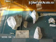 [P24] Minerale de wollastonit (utilizat ca înlocuitor al fibrelor de azbest, la electrozii pentru sudura electrică, sau ca material termoizolant) şi, în dreapta, fibre de azbest » foto by Costi
 - 
<span class="allrVoted glyphicon glyphicon-heart hidden" id="av37860"></span>
<a class="m-l-10 hidden" id="sv37860" onclick="voting_Foto_DelVot(,37860,20092)" role="button">șterge vot <span class="glyphicon glyphicon-remove"></span></a>
<a id="v937860" class=" c-red"  onclick="voting_Foto_SetVot(37860)" role="button"><span class="glyphicon glyphicon-heart-empty"></span> <b>LIKE</b> = Votează poza</a> <img class="hidden"  id="f37860W9" src="/imagini/loader.gif" border="0" /><span class="AjErrMes hidden" id="e37860ErM"></span>