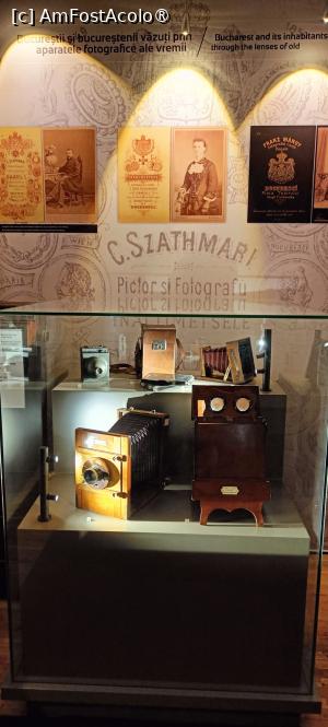 [P22] Vitrină dedicată lui Carol Pop de Szathmari (foto 2024). » foto by tata123 🔱
 - 
<span class="allrVoted glyphicon glyphicon-heart hidden" id="av1504598"></span>
<a class="m-l-10 hidden" id="sv1504598" onclick="voting_Foto_DelVot(,1504598,20189)" role="button">șterge vot <span class="glyphicon glyphicon-remove"></span></a>
<a id="v91504598" class=" c-red"  onclick="voting_Foto_SetVot(1504598)" role="button"><span class="glyphicon glyphicon-heart-empty"></span> <b>LIKE</b> = Votează poza</a> <img class="hidden"  id="f1504598W9" src="/imagini/loader.gif" border="0" /><span class="AjErrMes hidden" id="e1504598ErM"></span>