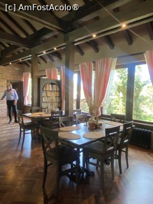 [P24] Gradina Snagov. Un colt din restaurant. » foto by Floria
 - 
<span class="allrVoted glyphicon glyphicon-heart hidden" id="av1483453"></span>
<a class="m-l-10 hidden" id="sv1483453" onclick="voting_Foto_DelVot(,1483453,20727)" role="button">șterge vot <span class="glyphicon glyphicon-remove"></span></a>
<a id="v91483453" class=" c-red"  onclick="voting_Foto_SetVot(1483453)" role="button"><span class="glyphicon glyphicon-heart-empty"></span> <b>LIKE</b> = Votează poza</a> <img class="hidden"  id="f1483453W9" src="/imagini/loader.gif" border="0" /><span class="AjErrMes hidden" id="e1483453ErM"></span>