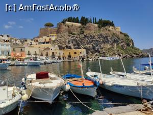 [P31] Insula Lipari; biserica fortificată văzută din Marina Corta » foto by crismis
 - 
<span class="allrVoted glyphicon glyphicon-heart hidden" id="av1498760"></span>
<a class="m-l-10 hidden" id="sv1498760" onclick="voting_Foto_DelVot(,1498760,21065)" role="button">șterge vot <span class="glyphicon glyphicon-remove"></span></a>
<a id="v91498760" class=" c-red"  onclick="voting_Foto_SetVot(1498760)" role="button"><span class="glyphicon glyphicon-heart-empty"></span> <b>LIKE</b> = Votează poza</a> <img class="hidden"  id="f1498760W9" src="/imagini/loader.gif" border="0" /><span class="AjErrMes hidden" id="e1498760ErM"></span>