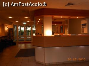 [P04] Hotel Cologne Airport Troisdorf - Recepția și o mică parte din lobby.  » foto by iulianic
 - 
<span class="allrVoted glyphicon glyphicon-heart hidden" id="av801336"></span>
<a class="m-l-10 hidden" id="sv801336" onclick="voting_Foto_DelVot(,801336,21167)" role="button">șterge vot <span class="glyphicon glyphicon-remove"></span></a>
<a id="v9801336" class=" c-red"  onclick="voting_Foto_SetVot(801336)" role="button"><span class="glyphicon glyphicon-heart-empty"></span> <b>LIKE</b> = Votează poza</a> <img class="hidden"  id="f801336W9" src="/imagini/loader.gif" border="0" /><span class="AjErrMes hidden" id="e801336ErM"></span>