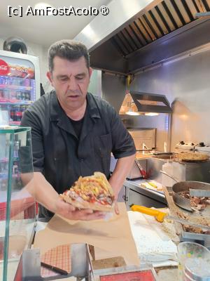 [P13] Împachetarea imensului gyros. » foto by tata123 🔱
 - 
<span class="allrVoted glyphicon glyphicon-heart hidden" id="av1535201"></span>
<a class="m-l-10 hidden" id="sv1535201" onclick="voting_Foto_DelVot(,1535201,21168)" role="button">șterge vot <span class="glyphicon glyphicon-remove"></span></a>
<a id="v91535201" class=" c-red"  onclick="voting_Foto_SetVot(1535201)" role="button"><span class="glyphicon glyphicon-heart-empty"></span> <b>LIKE</b> = Votează poza</a> <img class="hidden"  id="f1535201W9" src="/imagini/loader.gif" border="0" /><span class="AjErrMes hidden" id="e1535201ErM"></span>