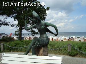 P01 [AUG-2016] Timmendorfer Strand -statiune la Marea Baltica, extrem de populara printre germani -Femeie ce se sterge dupa baie